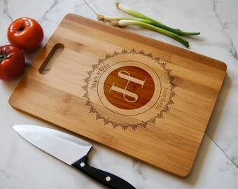 Personalized Cutting Board with handle, Engraved cutting board, Bamboo cutting board, Wedding gift, Customized cutting board, Christmas gift