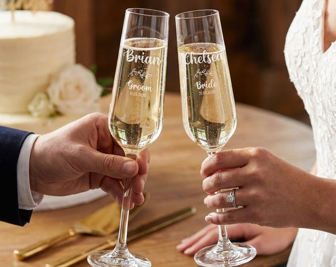 Personalized set of 2 Champagne Glasses, Groom and Bride Champagne Flutes, Custom Engraved Glass, Monogram Champagne Glass, Wedding Gift