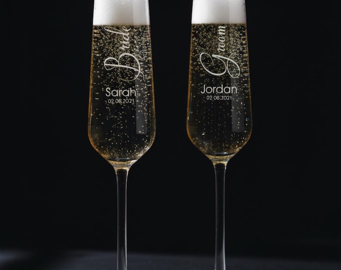 Personalized set of 2 Champagne Glass, Champagne flutes, Mr and Mrs Champagne glasses, Engraved Glass, Monogram Champagne Glass