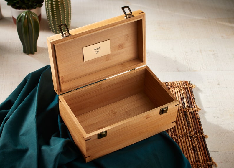 Boîte-cadeau personnalisée en bois, boîte avec nom gravé, boîte souvenir en bois, boîte-cadeau de garçon d'honneur, boîte-cadeau rustique, boîte-cadeau de Noël Bamb. Outside+Inside