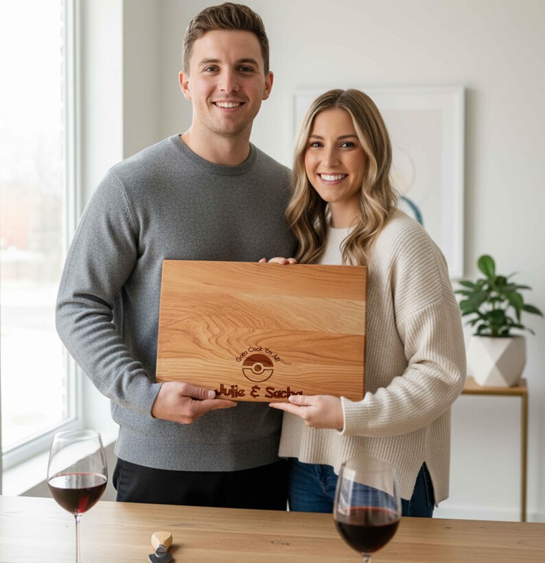 Personalized cutting board – Pokémon: Custom Engraved "Gotta Cook 'Em All!" in Pokémon Font with Couple Names & Date, Unique Gamer Gift zdjęcie 12