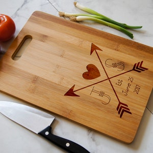 Personalized Cutting Board with handle, Engraved cutting board, Bamboo cutting board, Wedding gift, Customized cutting board, Christmas gift