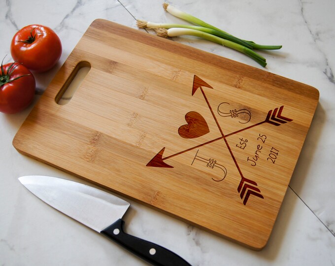 Personalized Cutting Board with handle, Engraved cutting board, Bamboo cutting board, Wedding gift, Customized cutting board, Christmas gift