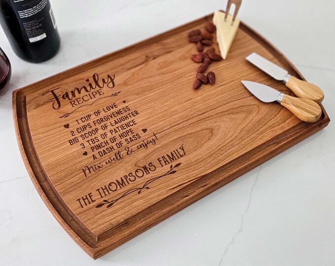 Personalized cutting board – Happy Family Recipe: Custom Engraved Kitchen Art for Couples, Weddings & Anniversaries