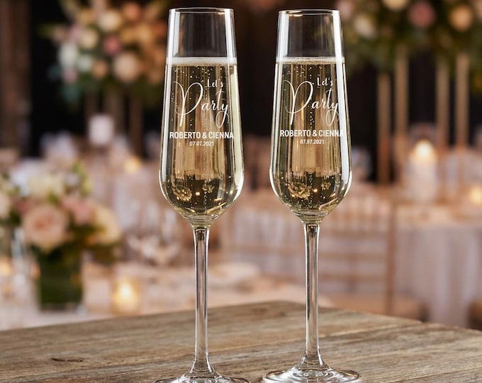 Personalized set of 2 Champagne Glass, Champagne flutes, Mr and Mrs Champagne glasses, Engraved Glass, Monogram Champagne Glass