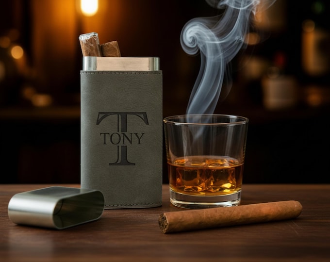 Personalized Cigar Travel Case, Monogrammed Cigar Case with cutter, Custom leatherette cigar case, Groomsmen Gifts, Father's Day Gift,