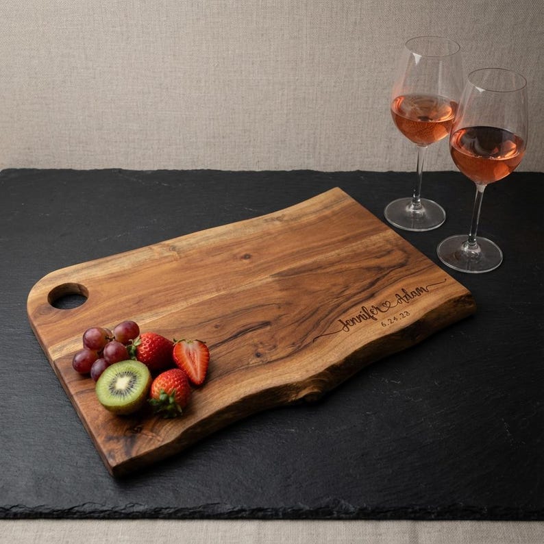 Personalized live edge cutting board, custom laser engraved board, housewarming gift, Gift for the couple, wedding gift, Christmas gift bild 12