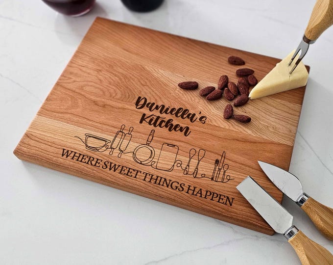 Personalized cutting board – Enchanted Kitchen: Custom Engraved Gift for Mom & Grandmom, Unique Mother's Day Kitchen Decor
