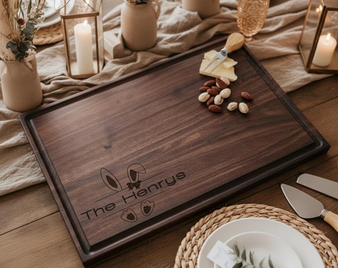 Personalized cutting board – Easter Bunny: Custom Engraved Family Name, Spring Kitchen Decor Gift for Celebrations, Easter Gift