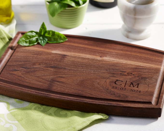 Personalized Walnut cutting board, Custom cutting board, Engraved cutting board, Wedding gifts, Gifts for the couple, Christmas gifts