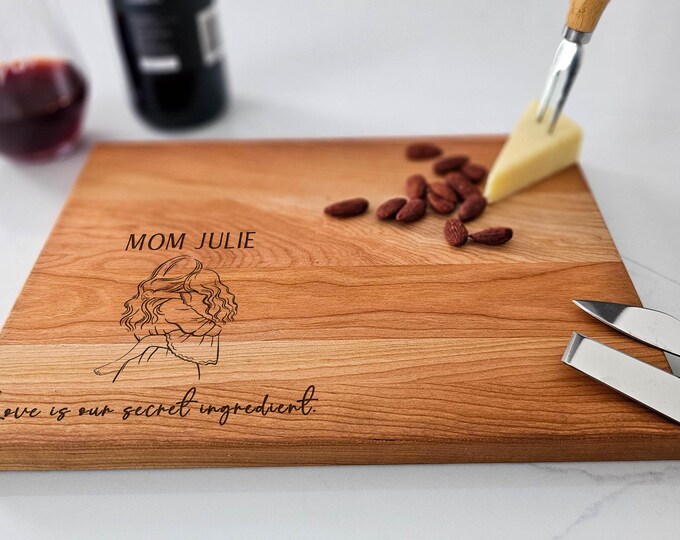 Personalized cutting board – Mother and Child Love: Custom Engraved Charcuterie Board, Ideal Gift for Mom, Wife, Mother's Day, Birthday, etc