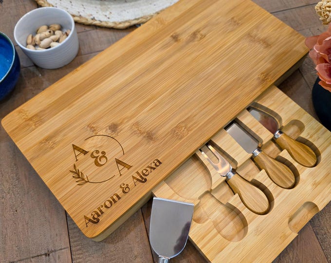 Personalized cheese board set, Charcuterie Board, Engraved cutting board, Wedding gifts, Gifts for the couple, Engagement, Housewarming Gift