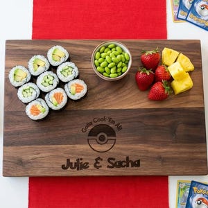 Personalized cutting board – Pokémon: Custom Engraved "Gotta Cook 'Em All!" in Pokémon Font with Couple Names & Date, Unique Gamer Gift zdjęcie 9