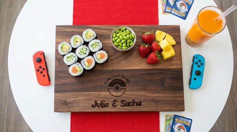 Personalized cutting board – Pokémon: Custom Engraved "Gotta Cook 'Em All!" in Pokémon Font with Couple Names & Date, Unique Gamer Gift zdjęcie 9