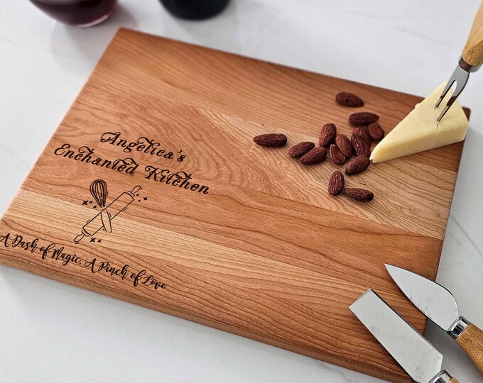 Personalized cutting board – Charming Kitchen: Custom Engraved for Mom & Grandmom, Unique Mother's Day Gift and Kitchen Decor