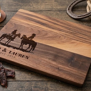 Planche à découper personnalisée - Cowboy et cow-girl avec cheval : charcuterie gravée personnalisée, décoration de cuisine occidentale, cadeau pour elle et lui image 15