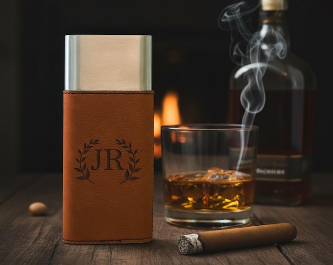 Personalized Cigar Travel Case, Monogrammed Cigar Case with cutter, Custom leatherette cigar case, Groomsmen Gifts, Father's Day Gift,