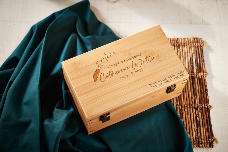 Caja de regalo de madera personalizada, Caja de nombre grabada, Caja de recuerdo de madera, Caja de regalo del padrino, Caja de regalo rústica, Caja de regalo de Navidad imagen 6