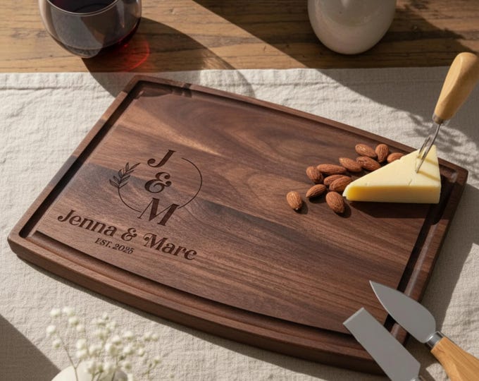 Personalized cheese board – Couples: Custom Engraved Wedding & Christmas Gift, Ideal Housewarming and Anniversary Kitchen Decor