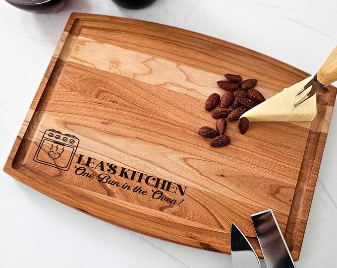 Personalized Cutting Board – Pregnant Mom gift  Charcuterie Board: Custom Engraved & Unique Gift For Mother To Be – Baby Shower Gift