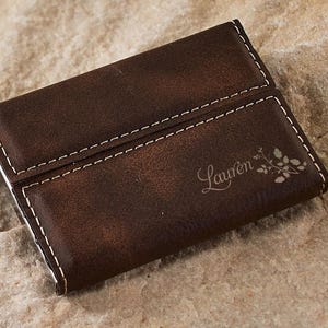 Porte-cartes de visite personnalisé, étui pour cartes-cadeaux en similicuir gravé personnalisé : motif floral, enseignant, collègue, agent immobilier, cadeau d'entreprise