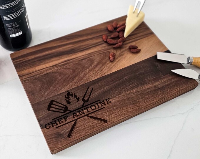 Personalized cutting board – BBQ Master: Custom Engraved with Chef’s Name, BBQ Tools & Flame Design, Perfect Gift for BBQ Lovers