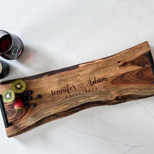 Personalized live edge cutting board, custom laser engraved board, housewarming gift, Gift for the couple, wedding gift, Christmas gift bild 16