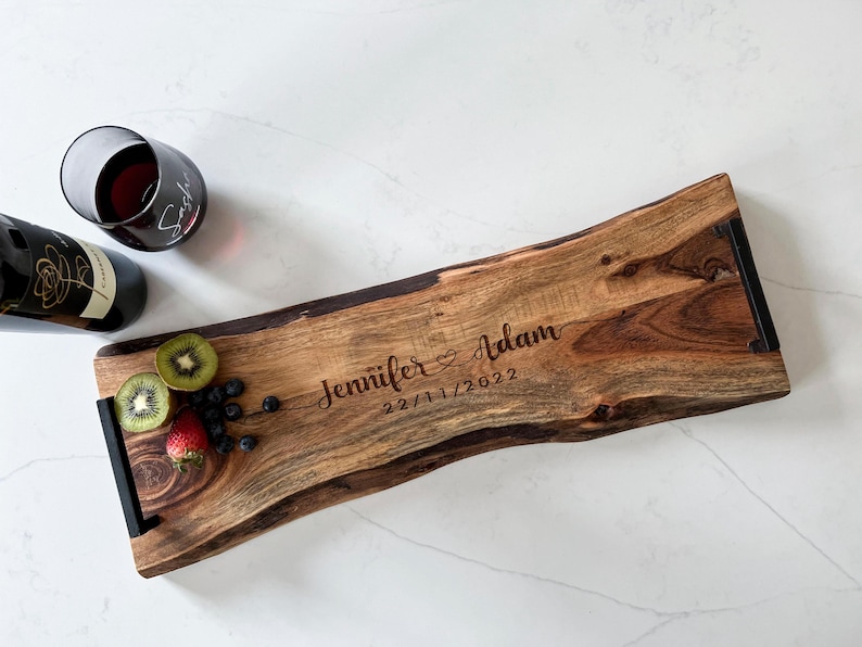 Personalized live edge cutting board, custom laser engraved board, housewarming gift, Gift for the couple, wedding gift, Christmas gift bild 16