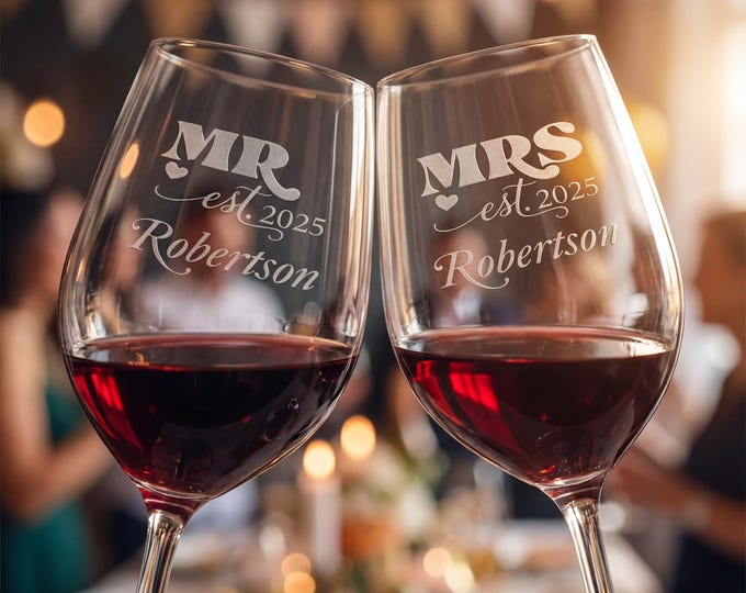 Custom Set of 2 Wine Glasses, Personalized Wine Glasses, Etched Glasses: Mr and Mrs, Wedding Gift, Anniversary Gift, Couples Gift