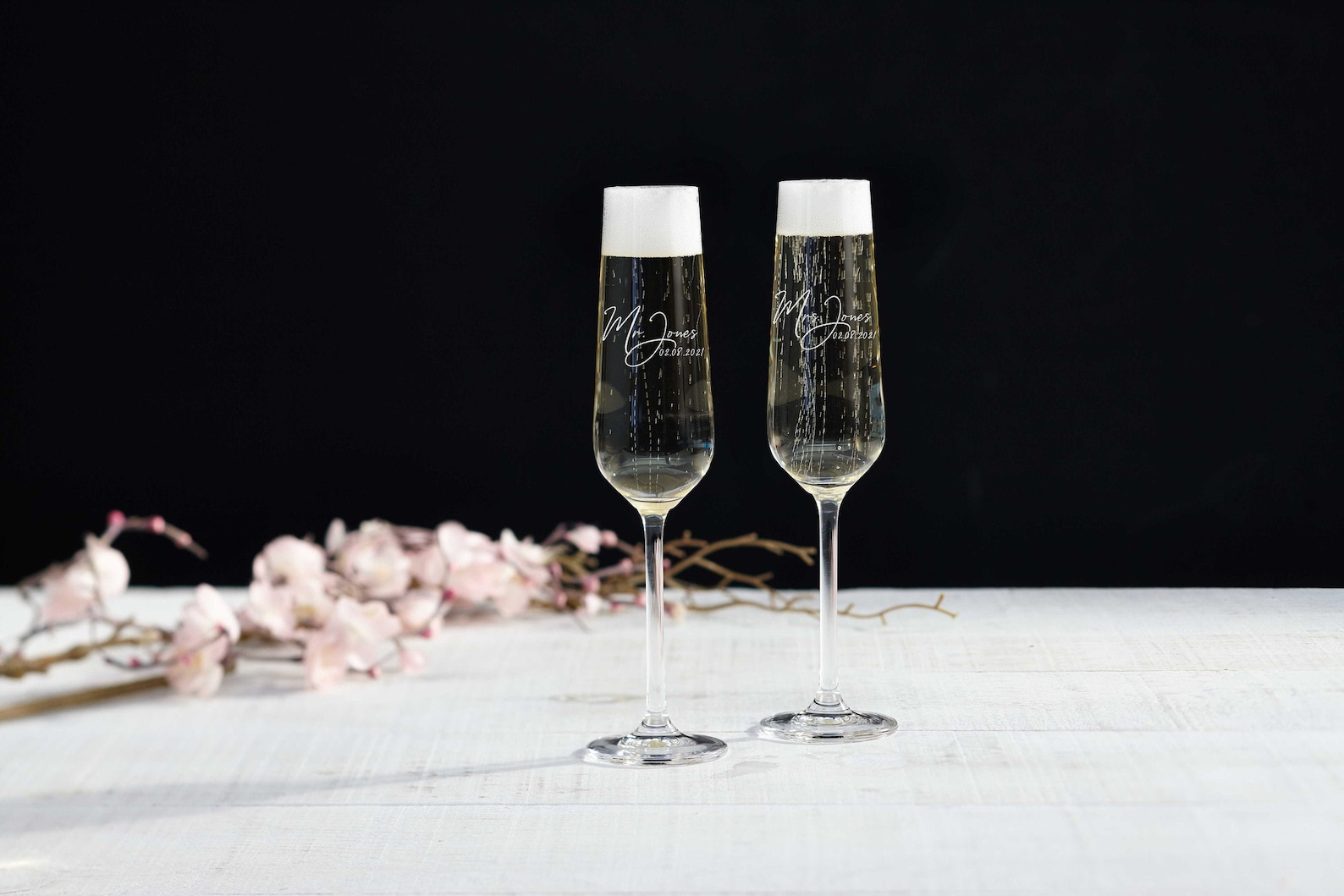 Personalized set of 2 Champagne Glass, Champagne flutes, Mr and Mrs Champagne glasses, Engraved Glass, Monogram Champagne Glass - Design #9, Glasses only