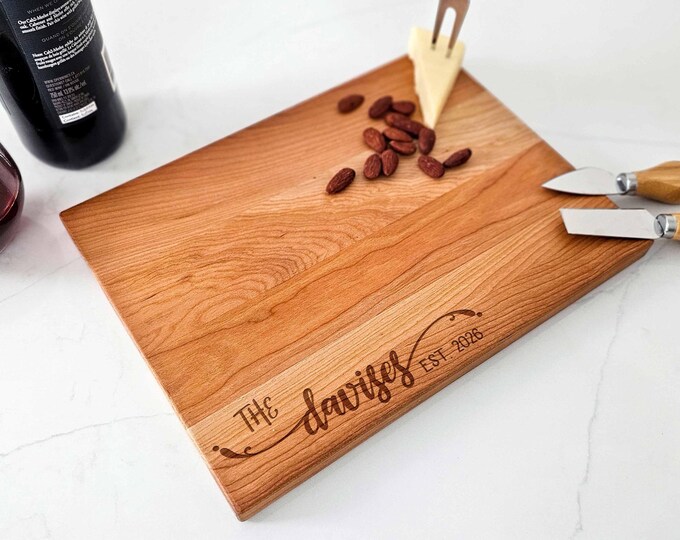 Custom Family Cutting Board – Personalized Housewarming Gift – Engraved Wedding Gift for Couples – Unique Charcuterie Board – Kitchen Decor
