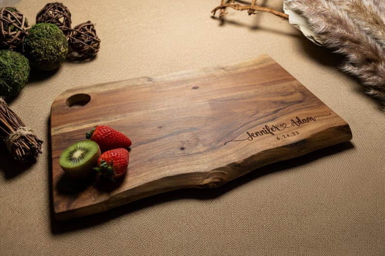 Personalized live edge cutting board, custom laser engraved board, housewarming gift, Gift for the couple, wedding gift, Christmas gift bild 15