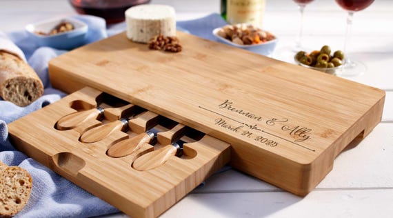 Bamboo engraved cheese set Bamboo engraved cheese set