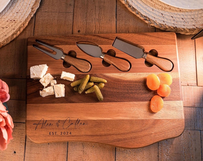 Personalized Charcuterie Board - Gift for the couple: Custom engraved Cheese Board, perfect for housewarming, weddings, and engagement Gifts