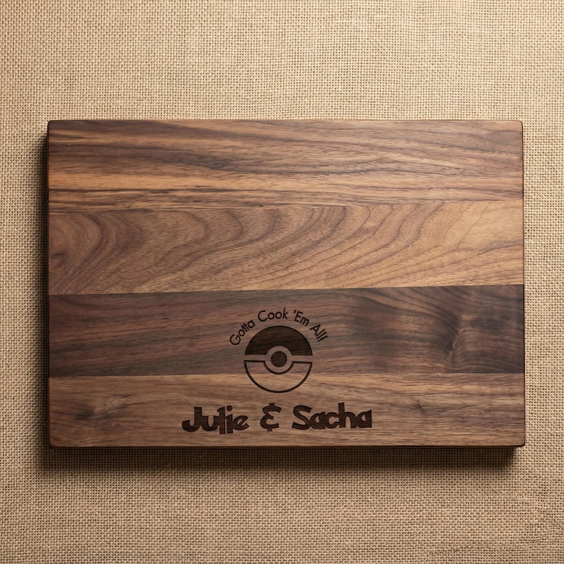 Personalized cutting board – Pokémon: Custom Engraved "Gotta Cook 'Em All!" in Pokémon Font with Couple Names & Date, Unique Gamer Gift zdjęcie 13