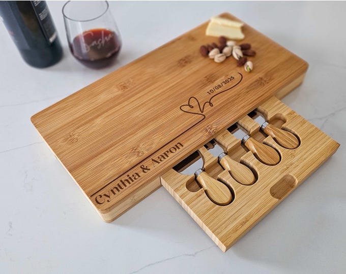 Personalized cheese board – Modern Heart Design, Custom Engraved Charcuterie Board, Ideal Housewarming, Wedding & Anniversary Gift
