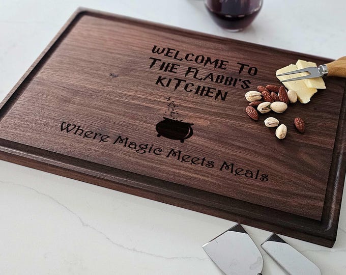 Personalized cutting board – Wizarding: Custom Engraved with Magical Cauldron Design, Unique Kitchen Decor & Wooden Charcuterie Gift