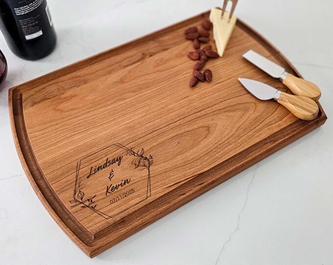 Personalized cutting board – Couples’ Signature: Custom Engraved Charcuterie Board for couples, Keepsake for Anniversaries & Housewarmings