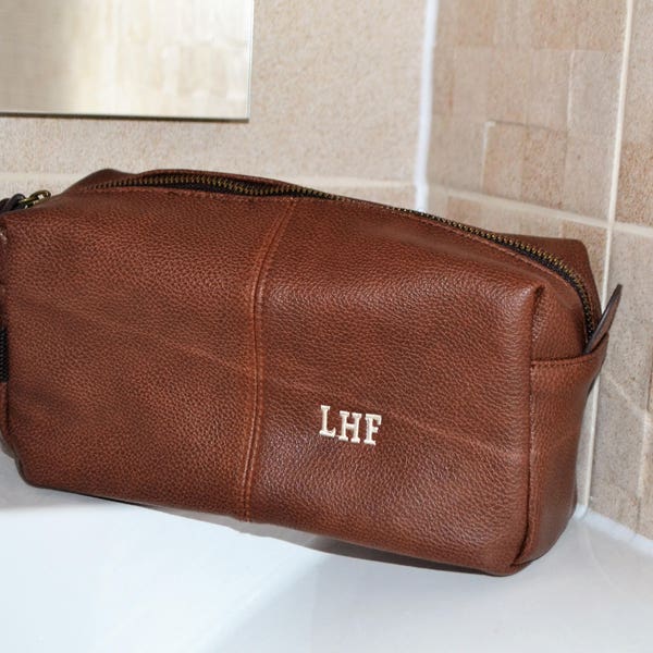 Personalised wash bag for men, best man gift, men's dopp kit, men's toiletry bag, wash bag, wedding favors, leather dopp kit, gift for him