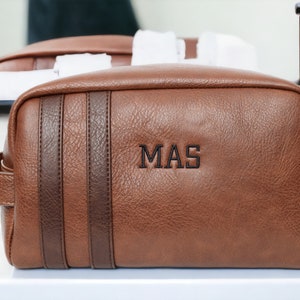 Personalised wash bag for men, best man gift, men&#39;s dopp kit, men&#39;s toiletry bag, wash bag, wedding favors, leather dopp kit, gift for him