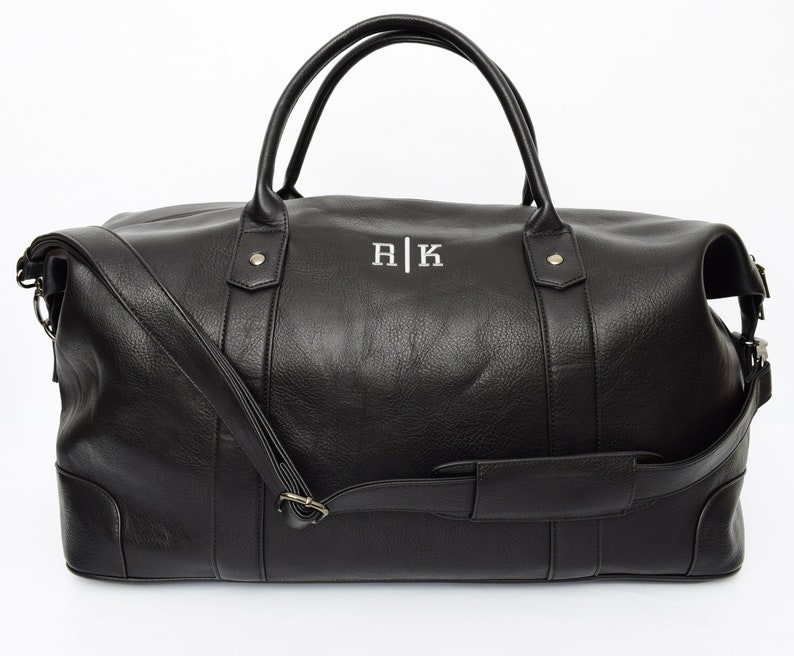 Weekender-Tasche personalisiert, personalisierte Weekender-Tasche, Weekender-Tasche für Männer, Weekender-Taschen, Duffle Bag mit Initialen, 2 Initialen A Black bag + initials