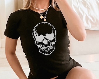 Trendy y2k Skull Baby Tee Skull T-Shirt Heart Eyes Skull Tee Halloween Skull Baby Tee Womens Skull Shirt, Gothic Baby Tee Emo Baby Tee