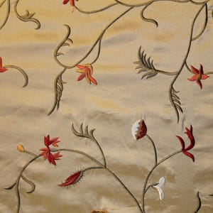 Tissus décoratifs par yard, Beige imitation soie brodé tissu fleuri