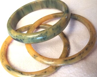 3 vintage Bakelite bangles