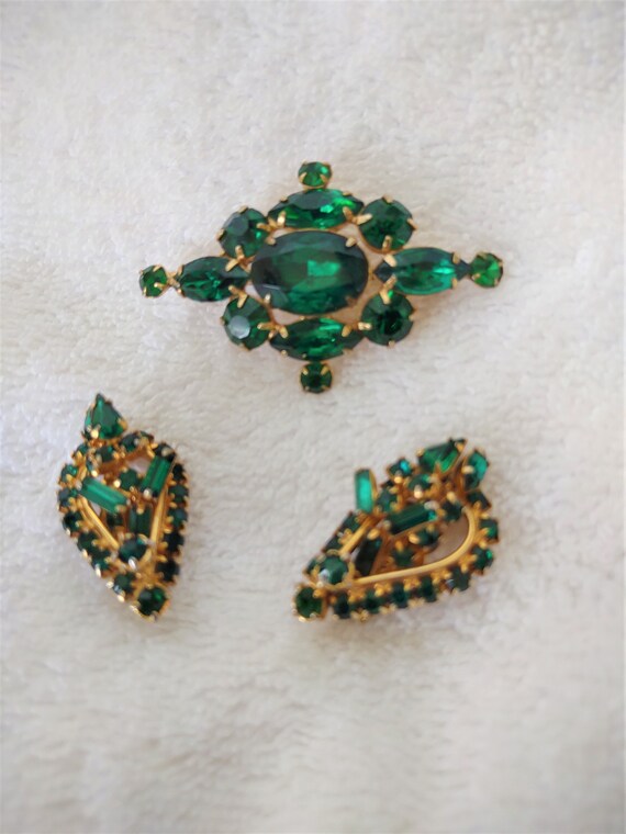 Vintage Emerald Green Rhinestone Demi Parure - image 2