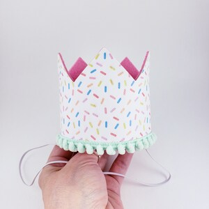 couronne danniversaire de crème glacée, voici lanniversaire scoop, douce une couronne, douce une partie, anniversaire de crème glacée, couronne de crème glacée, deux douces parties image 8