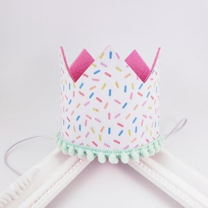 couronne danniversaire de crème glacée, voici lanniversaire scoop, douce une couronne, douce une partie, anniversaire de crème glacée, couronne de crème glacée, deux douces parties image 5