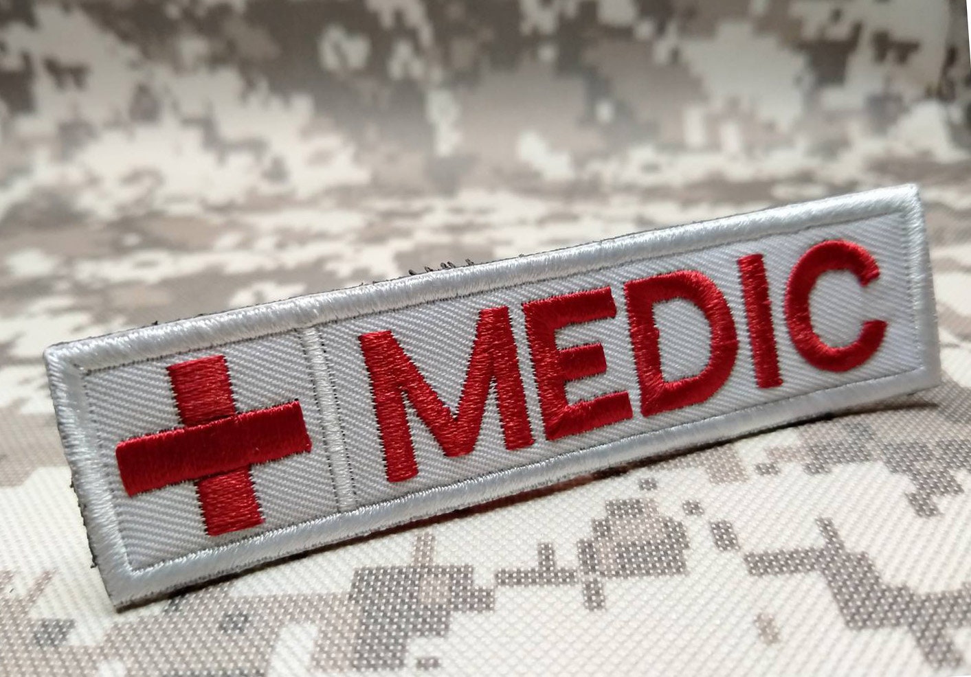 topt mili ecusson Croix Rouge Infirmiere medecin Medical Secours Kaki