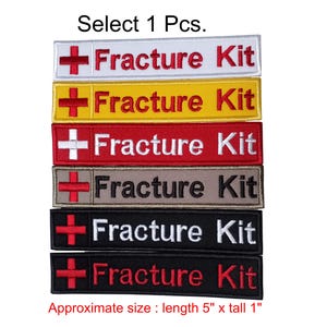 Peut inclure: Six patchs brodés avec le texte "Fracture Kit" dans différentes couleurs, y compris le blanc, le jaune, le rouge, le gris, le noir et le blanc. Chaque patch comporte un symbole de croix rouge. Les patchs mesurent environ 12,7 cm de long et 2,5 cm de haut. Sélectionnez 1 Pcs.