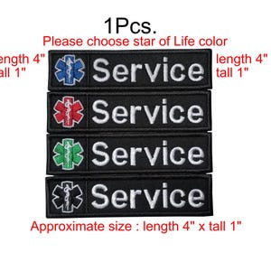 Puede incluir: Parches rectangulares negros con la palabra "Service" en blanco. Cada parche presenta un emblema de la Estrella de la Vida de diferente color: azul, rojo, verde y blanco. Los parches miden aproximadamente 10 cm de largo y 2,5 cm de alto.